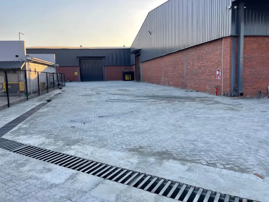 Finished commercial paving with a channel drain along the edge